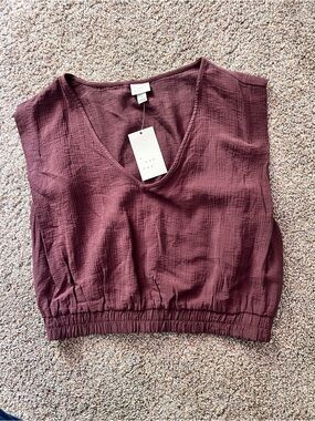 a new day Plum V-Neck Cropped Tank Top